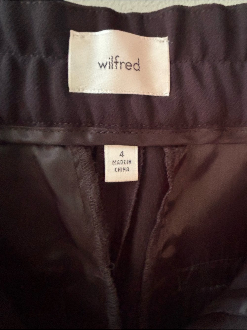Wilfred Aritzia NWOT High Waisted Black Pleated Suiting Shorts SZ 4 Quiet Luxury - Picture 6 of 9